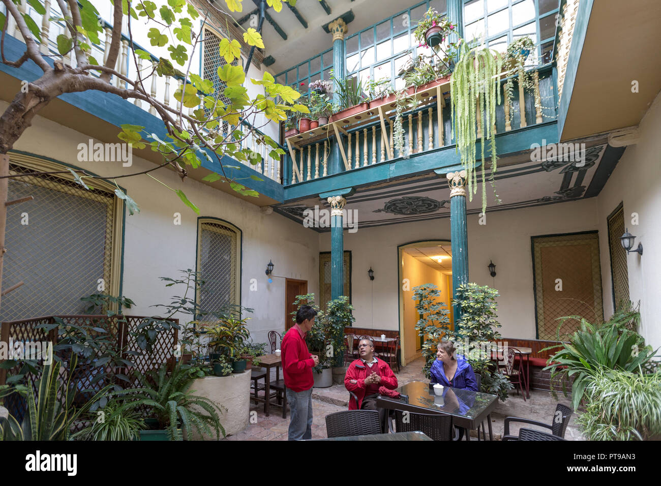"El Cafetal" coffee shop Cuenca Ecuador. Colonial building Stock Photo Alamy