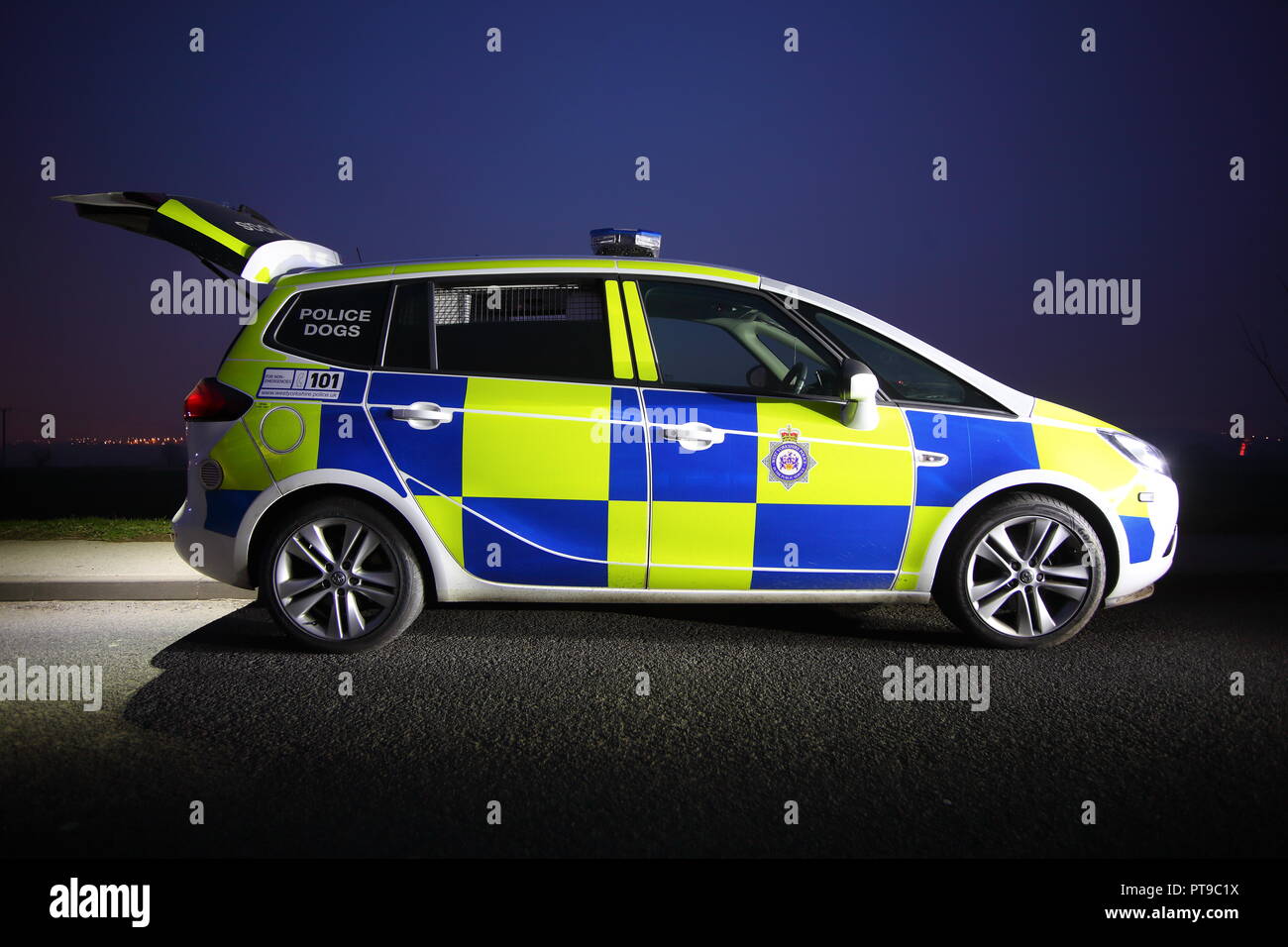 West Yorkshire Police Dog Unit at an incident on Wakefield Road in Swillington, Leeds, West Yorkshire Stock Photo