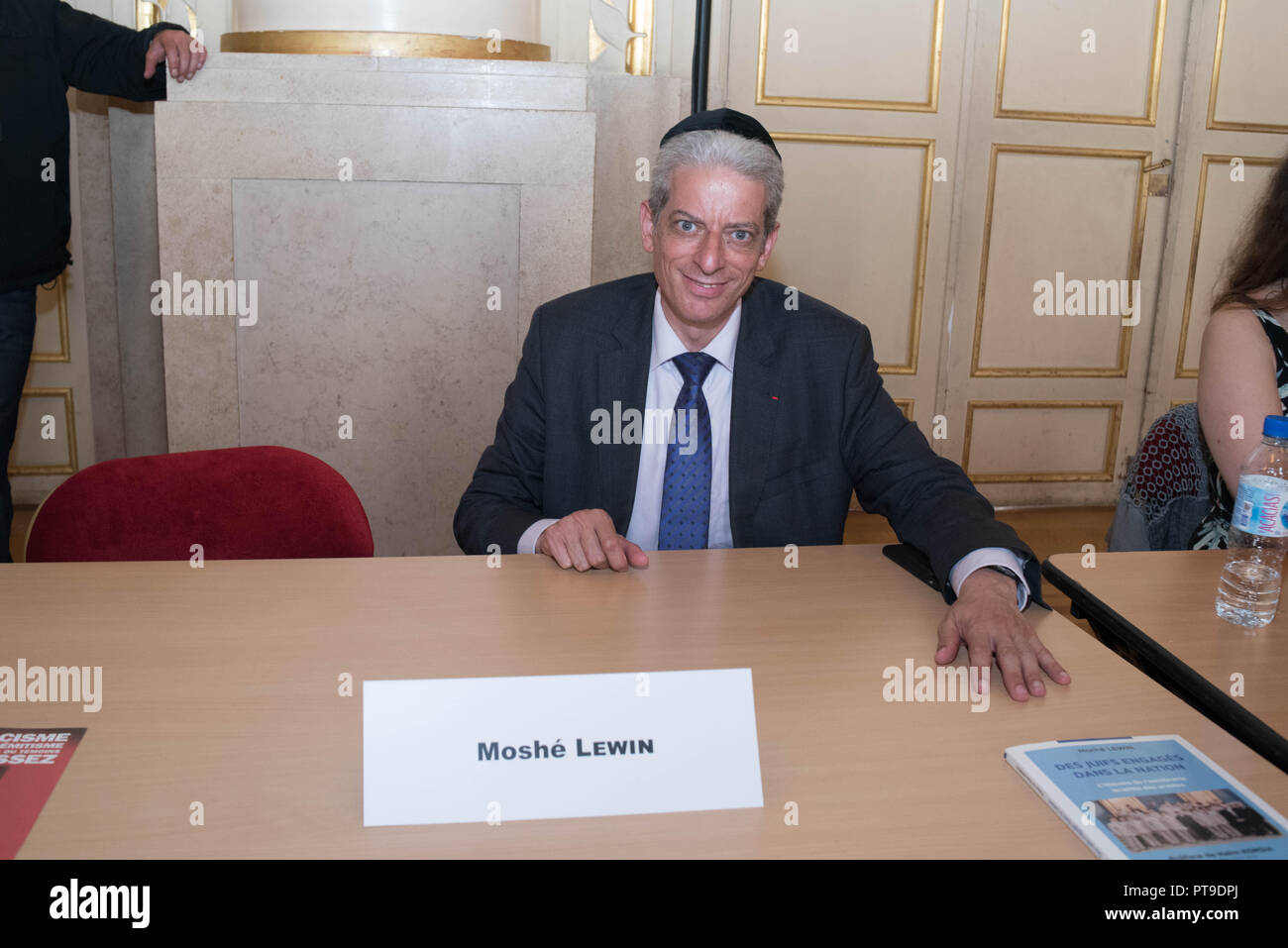 Paris Salon du Livre de l'Antiracisme et de la Diversité  :   Samuel Sandler & Valère Staraselski , exco pour   Prix de la Licra 2018 Stock Photo