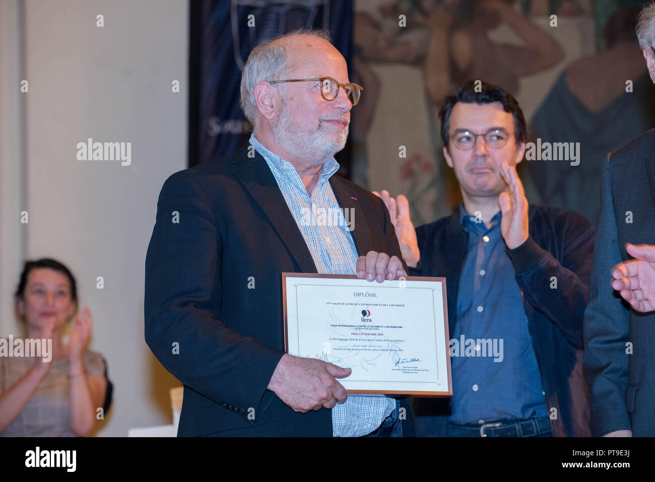 Paris Salon du Livre de l'Antiracisme et de la Diversité  :   Samuel Sandler & Valère Staraselski , exco pour   Prix de la Licra 2018 Stock Photo