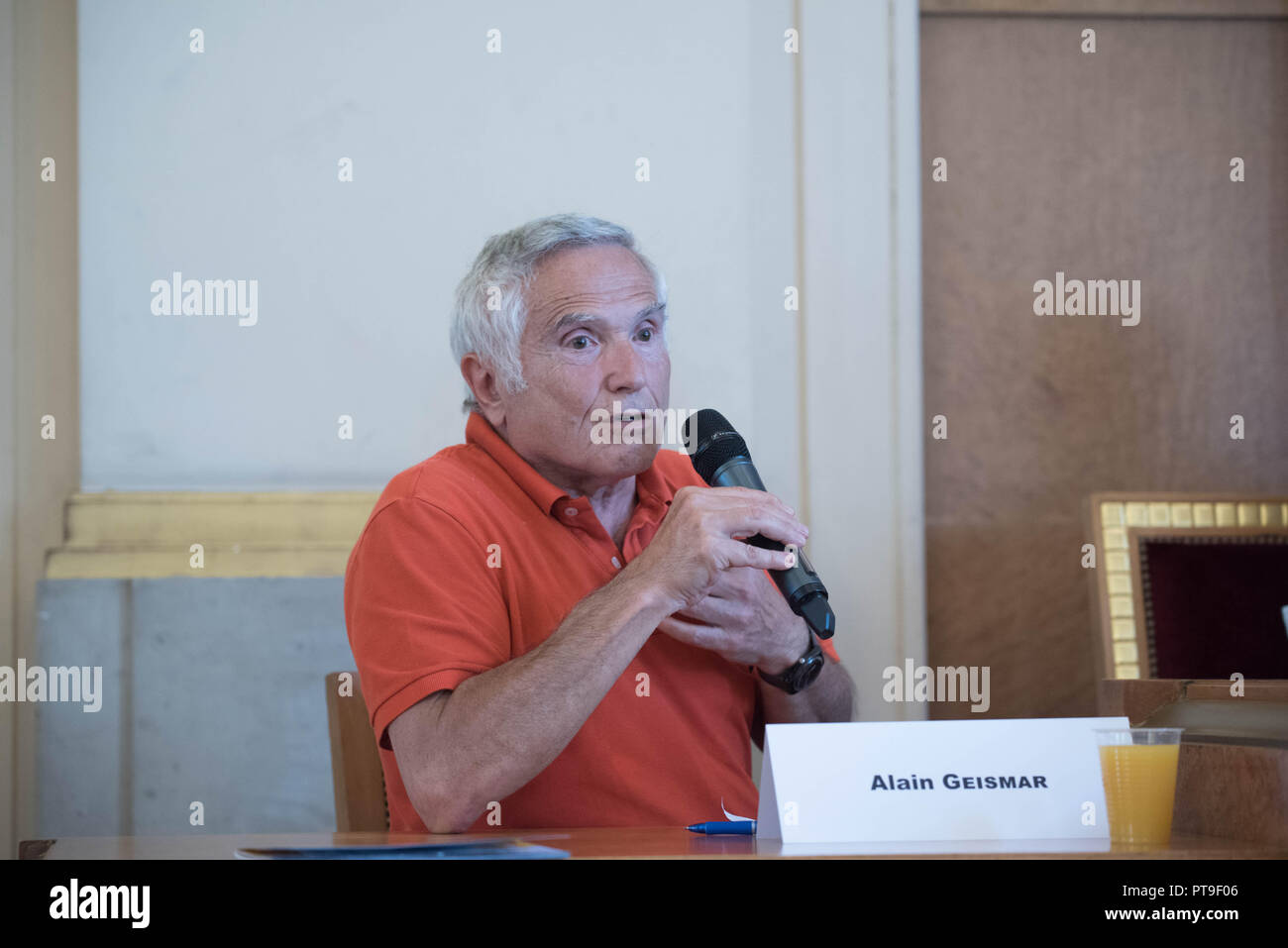 Paris Salon du Livre de l'Antiracisme et de la Diversité  :   Samuel Sandler & Valère Staraselski , exco pour   Prix de la Licra 2018 Stock Photo