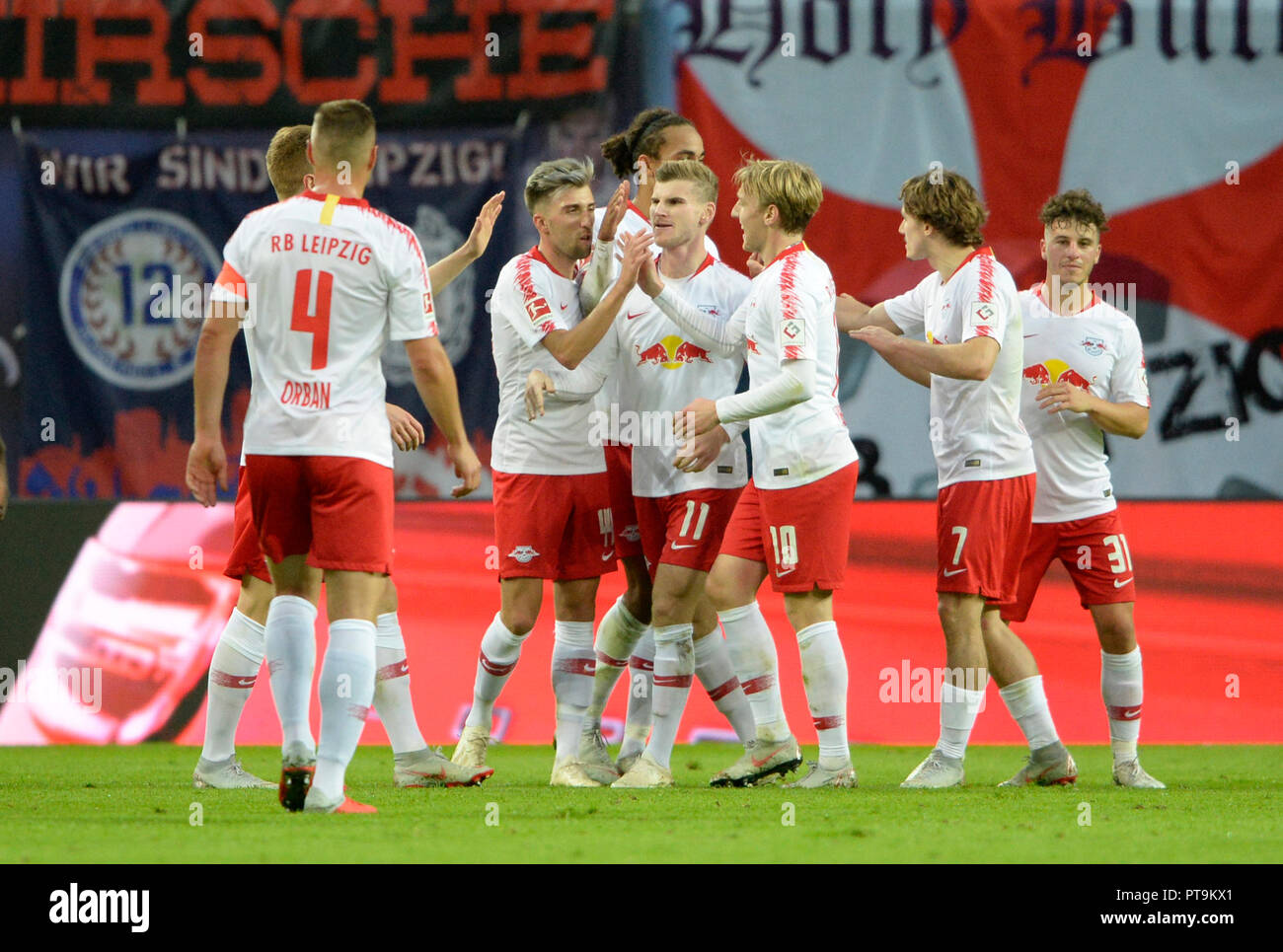 Leipzig, Deutschland. 07th Oct, 2018. Timo WERNER (L, mi.) Celebrates with his withspielers the goal to 4: 0, jubilation, cheer, joy, victory, happy, success, football 1st Bundesliga, 7th matchday, RB Leipzig (L) - FC Nuremberg (N ) 6: 0, on 07.10.2018 in Leipzig/Germany. ¬ | usage worldwide Credit: dpa/Alamy Live News Stock Photo