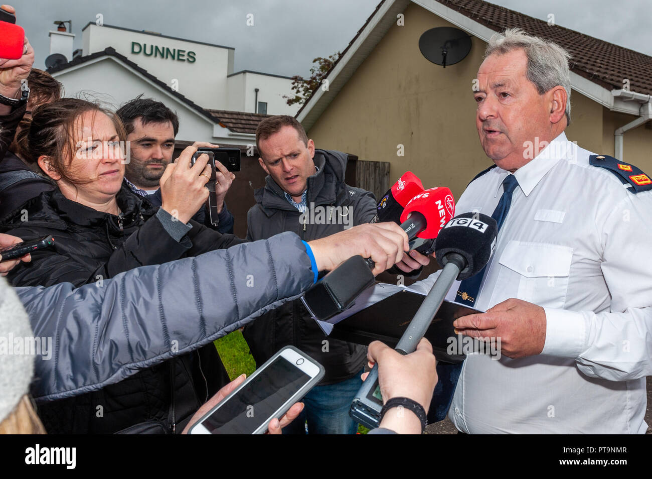 Macroom, West Cork, Ireland. 8th Oct, 2018. Garda Superintendent Michael Fitzpatrick from Macroom Garda Station give a press conference at the scene of a fatal stabbing in Dan Corkery Place, Macroom. The State Pathologist is due on the scene at 4pm today. Credit: AG News/Alamy Live News. Stock Photo