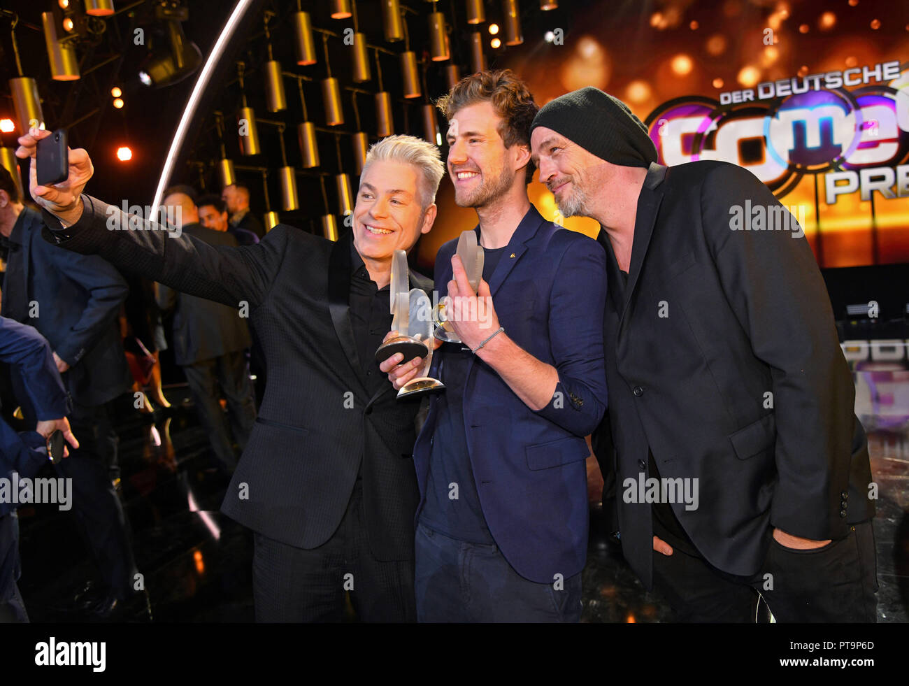 07 October 2018 North Rhine Westphalia Cologne The Comedians Michael Mittermeier Luke Mockridge And Torsten Strater L R Make A Selfie At The German Comedy Award 2018 Photo Henning Kaiser Dpa Stock Photo Alamy