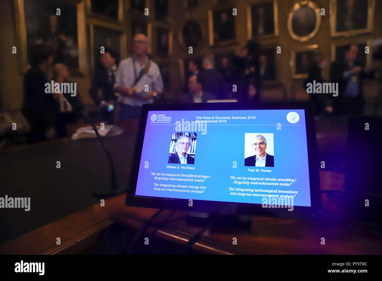 Stockholm. 8th Oct, 2018. Photo taken on Oct. 8, 2018 shows a screen displaying the portraits of awarded economists William Nordhaus (L) and Paul Romer of the United States, in Stockholm, Sweden. The 2018 Nobel Prize in Economics, or officially the Sveriges Riksbank Prize in Economic Sciences in Memory of Alfred Nobel, was awarded Monday jointly to William Nordhaus and Paul Romer. Credit: Xinhua/Alamy Live News Stock Photo