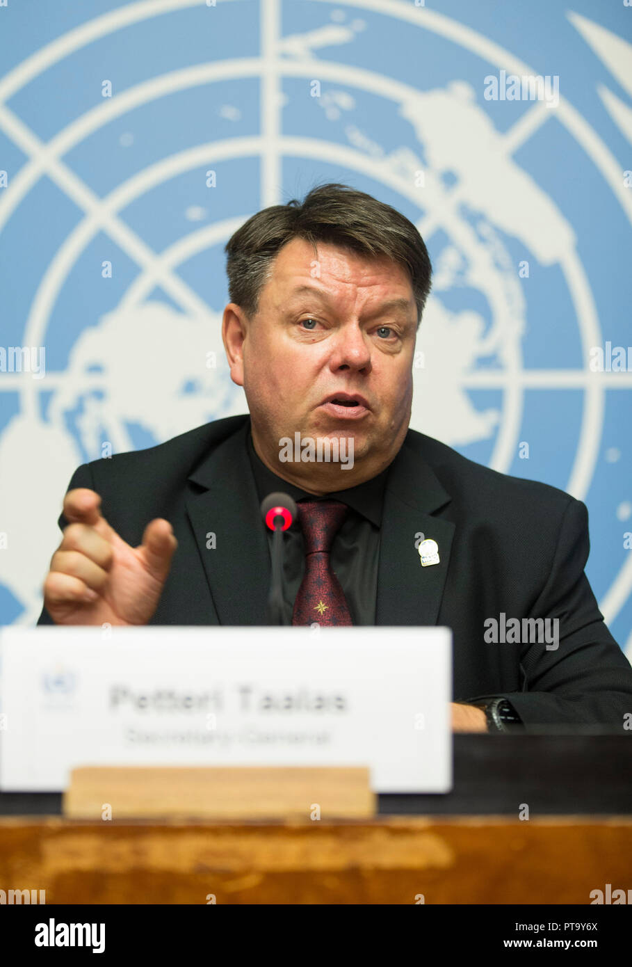 Geneva, Switzerland. 8th Oct, 2018. World Meteorological Organization (WMO) Secretary-General Petteri Taalas attends a news conference after the release of the Intergovernmental Panel on Climate Change (IPCC) Special Report, at the European headquarters of the United Nations in Geneva, Switzerland, Oct. 8, 2018. Credit: Xu Jinquan/Xinhua/Alamy Live News Stock Photo