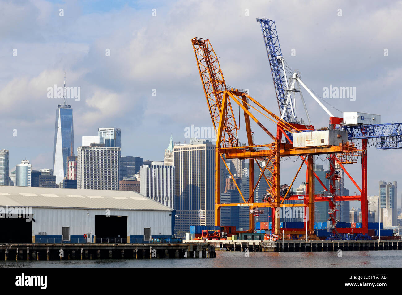 Ship-to-Shore Cranes at Atlantic Basin Brooklyn overlooking the Manhattan Skyline Stock Photo