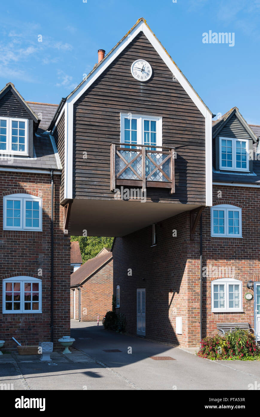 should i buy a house with flying freehold