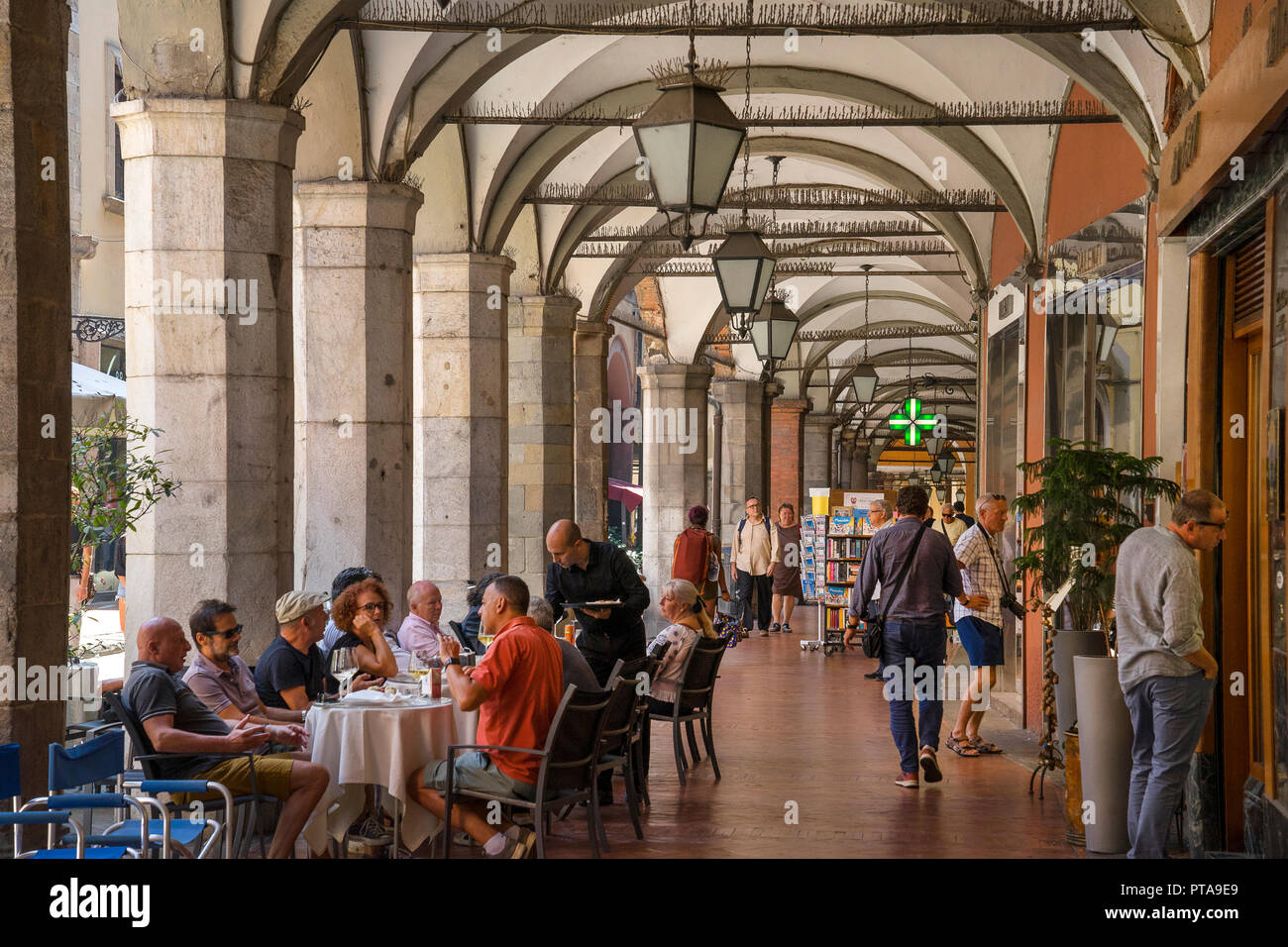 diners eating outside in colonnades in borgo stretto historical quarter of Pisa,Tuscany,Italy,Europe Stock Photo