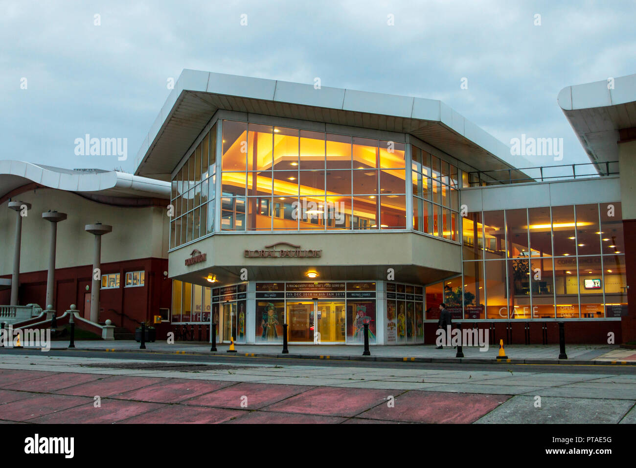 Floral pavilion theatre wirral hires stock photography and images Alamy