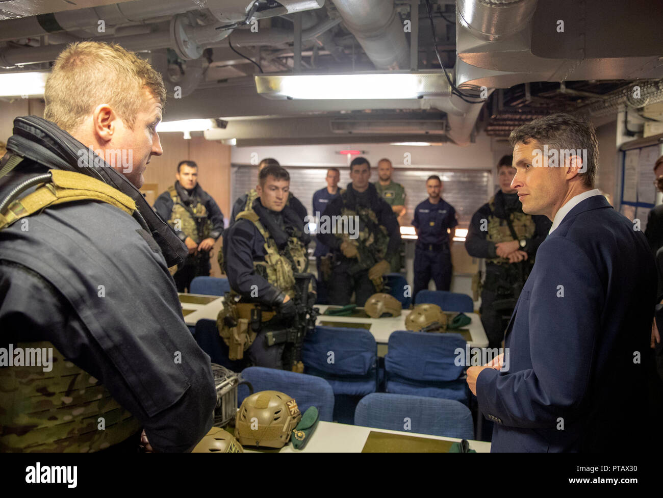 Defence Secretary Gavin Williamson (right) talks to Royal Marines commandos during a visit to HMS Montrose at HMNB Devonport, Plymouth. Stock Photo