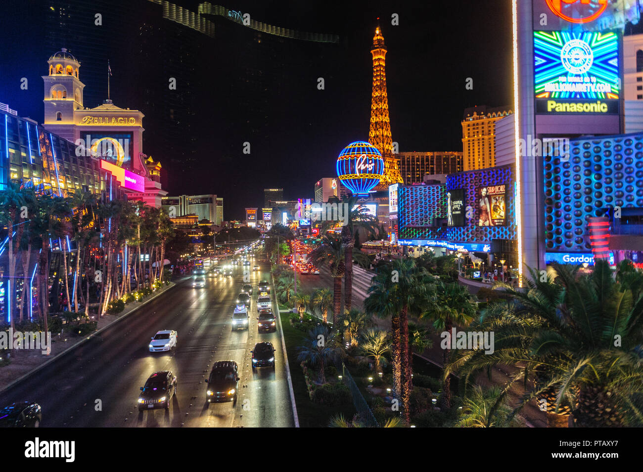 Las Vegas, NV. August, 03 2017. Night shot of at little Paris, including  the Bellagio and the Eiffel Towe and busy traffic on the Las Vegas Strip.  The Stock Photo - Alamy