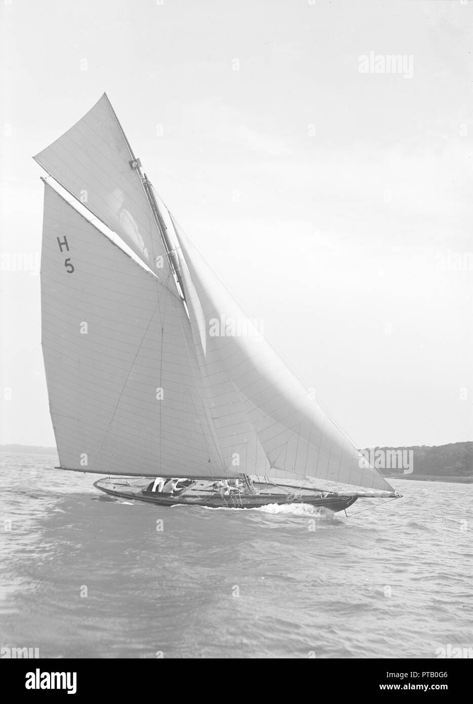 The 8 Metre 'Endrick' sailing closehauled, 1911. Creator Kirk & Sons