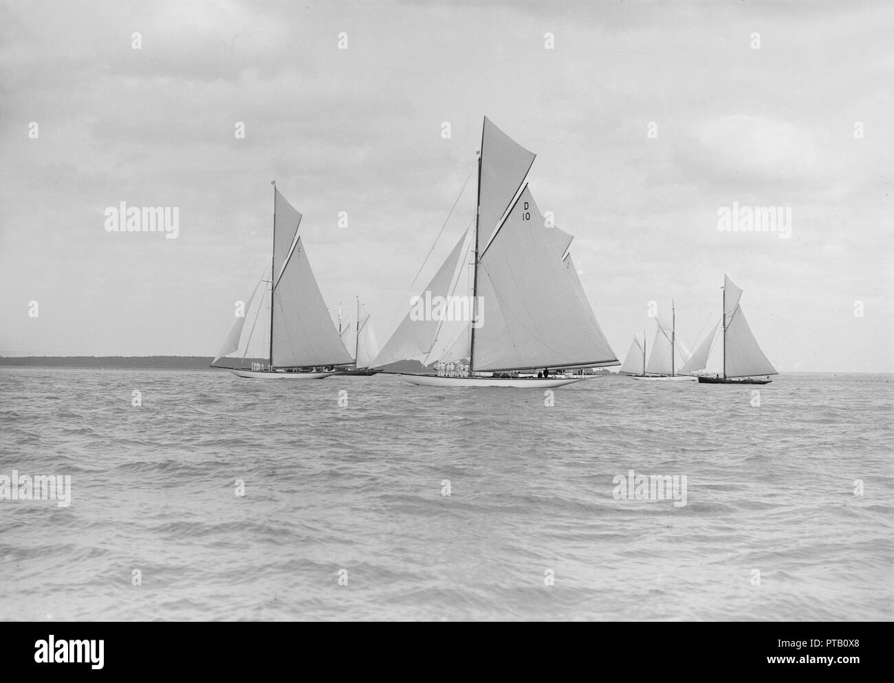 Yacht race start line hi-res stock photography and images - Alamy