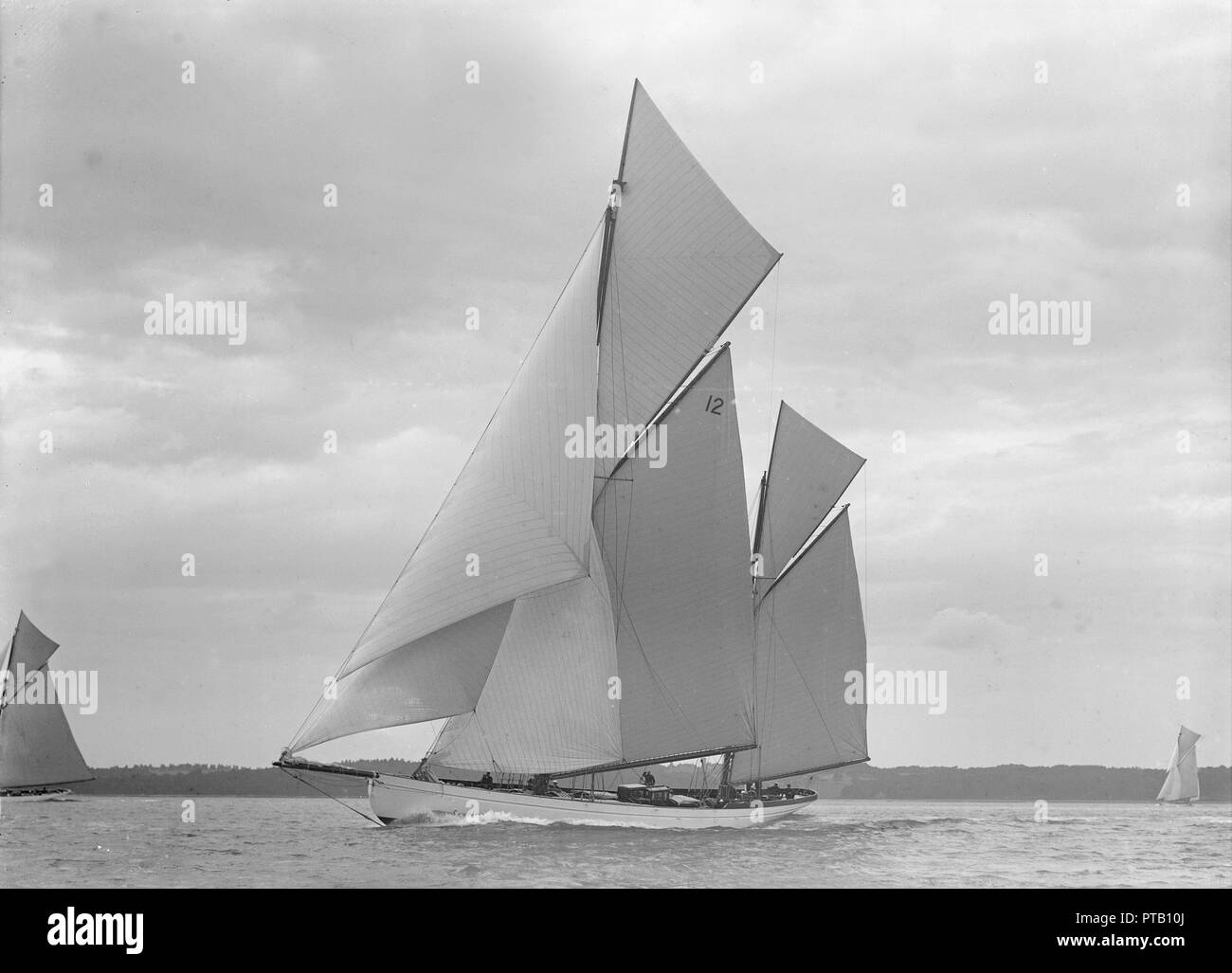 The 118 foot racing yacht 'Cariad' sailing close-hauled, 1911. Creator: Kirk & Sons of Cowes. Stock Photo
