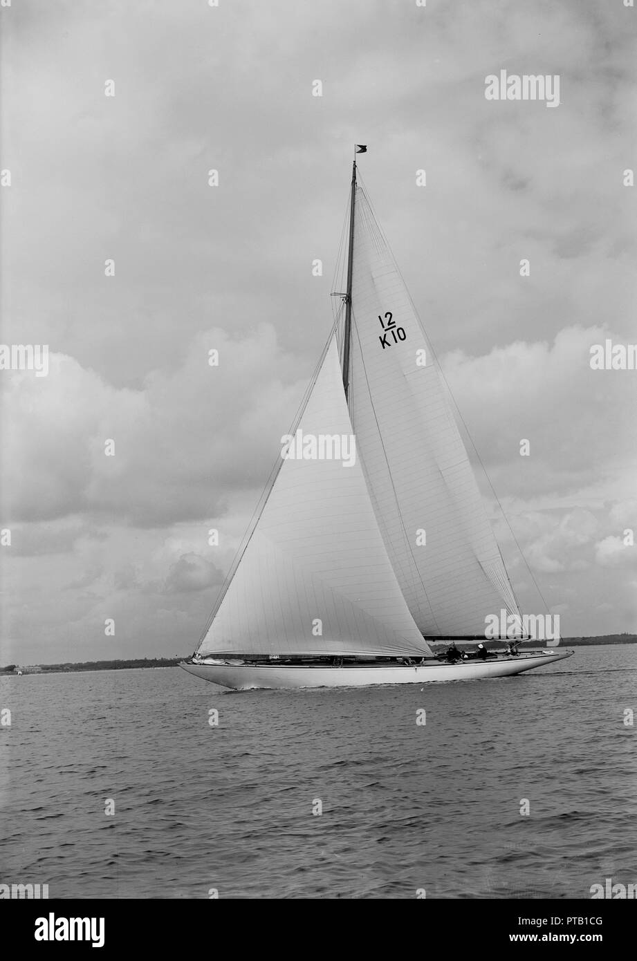 'Trivia', a 12 Metre class yacht sails close-hauled, 1939. Creator: Kirk & Sons of Cowes. Stock Photo