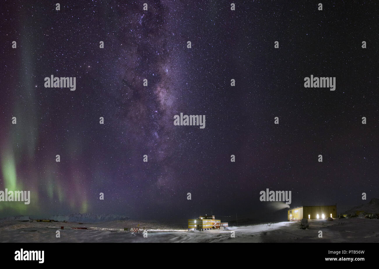 Sky during night hires stock photography and images Alamy