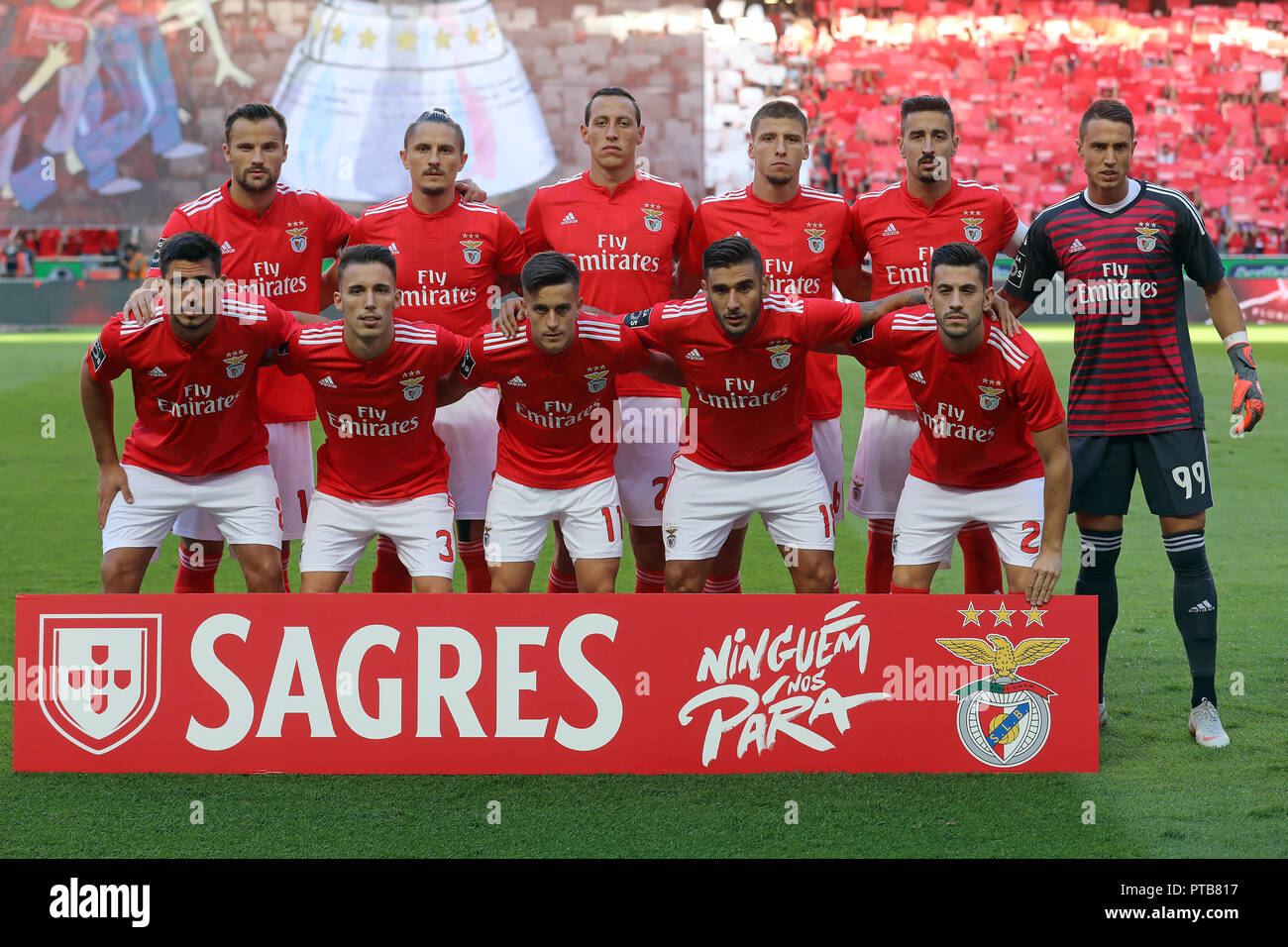 Benfica Football Team High Resolution Stock Photography And Images Alamy [ 956 x 1300 Pixel ]