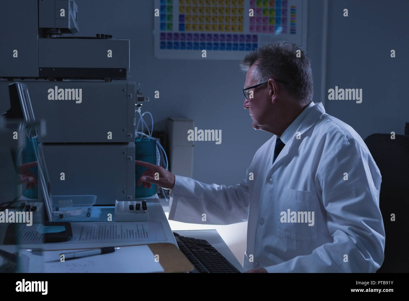 Male scientist working in laboratory Stock Photo