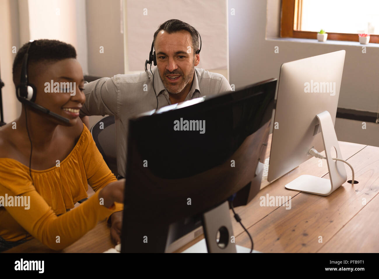 Teamwork business telecom hi-res stock photography and images - Alamy