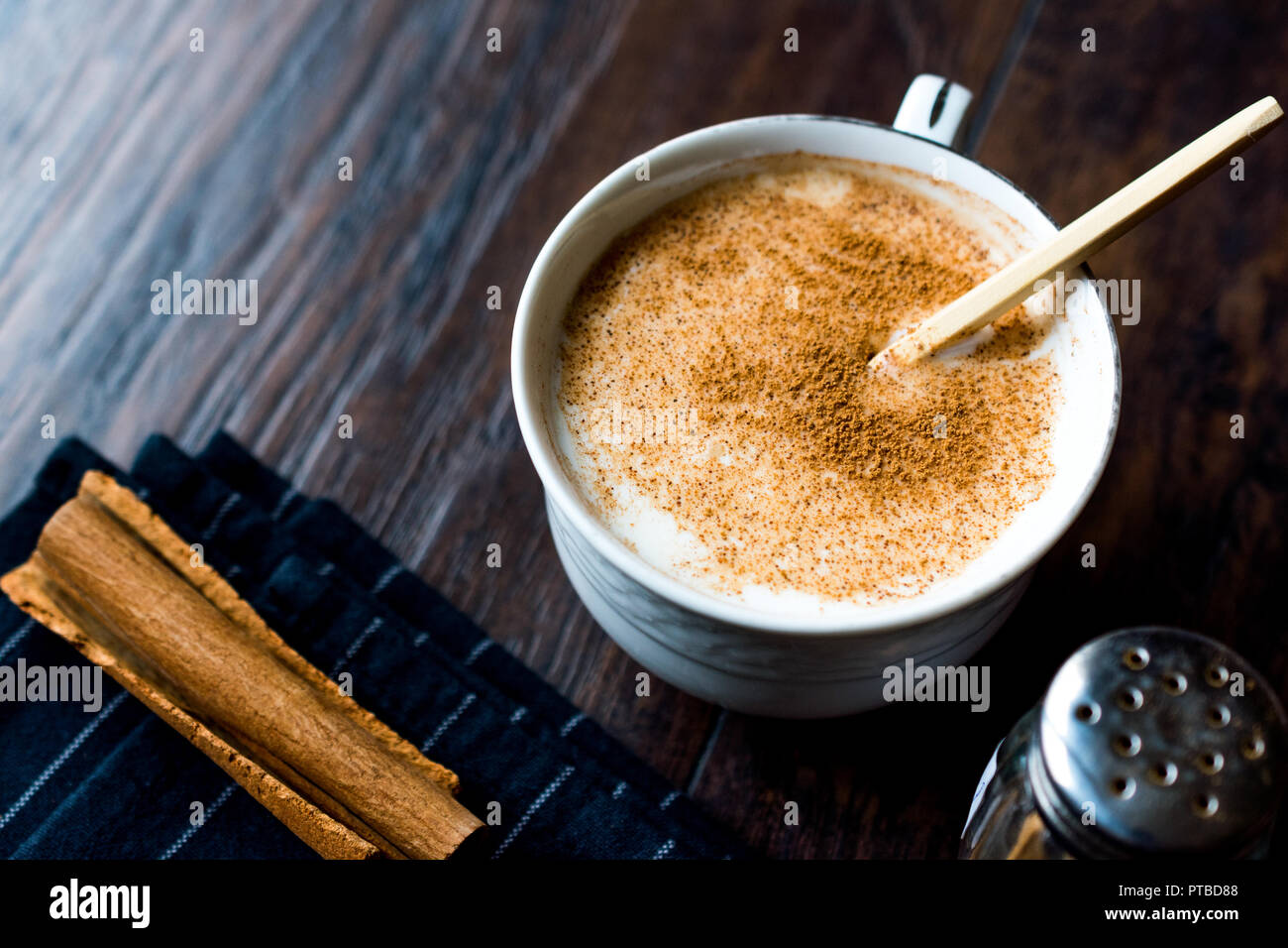 Turkish Salep or Sahlep with cinnamon sticks / Christmas Eggnog ...