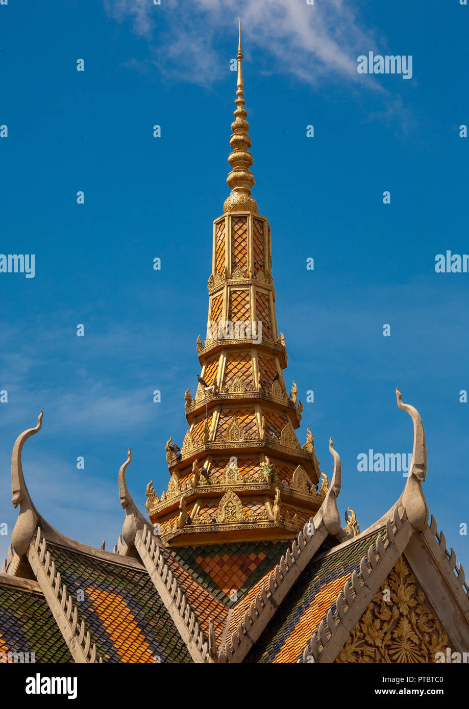 The throne hall roof inside the r…
