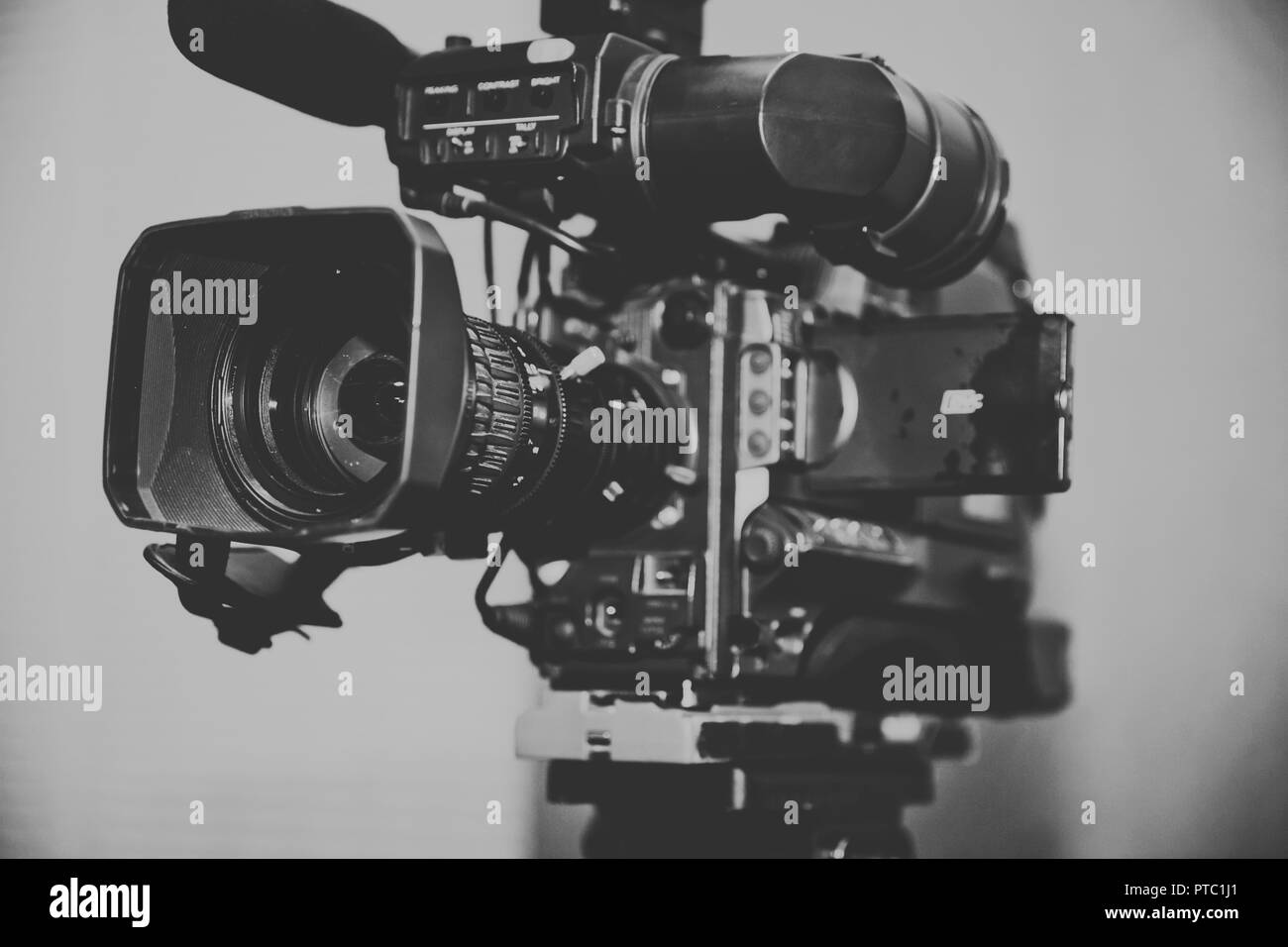 Tv studio green screen Black and White Stock Photos & Images - Alamy