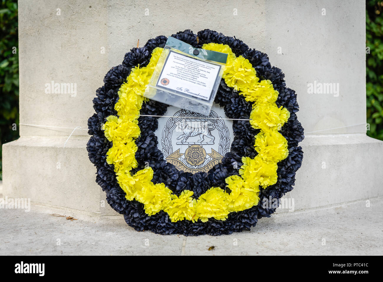 WW2 memorial wreath laid by the Royal Hampshire Regiment Comrades Association in Southampton, Hampshire, England, UK Stock Photo