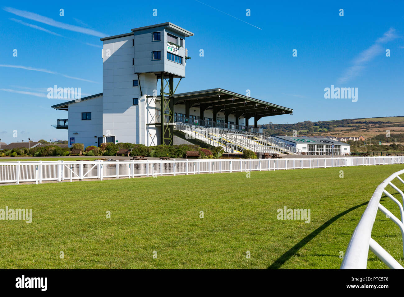 Ffos las racecourse hi-res stock photography and images - Alamy