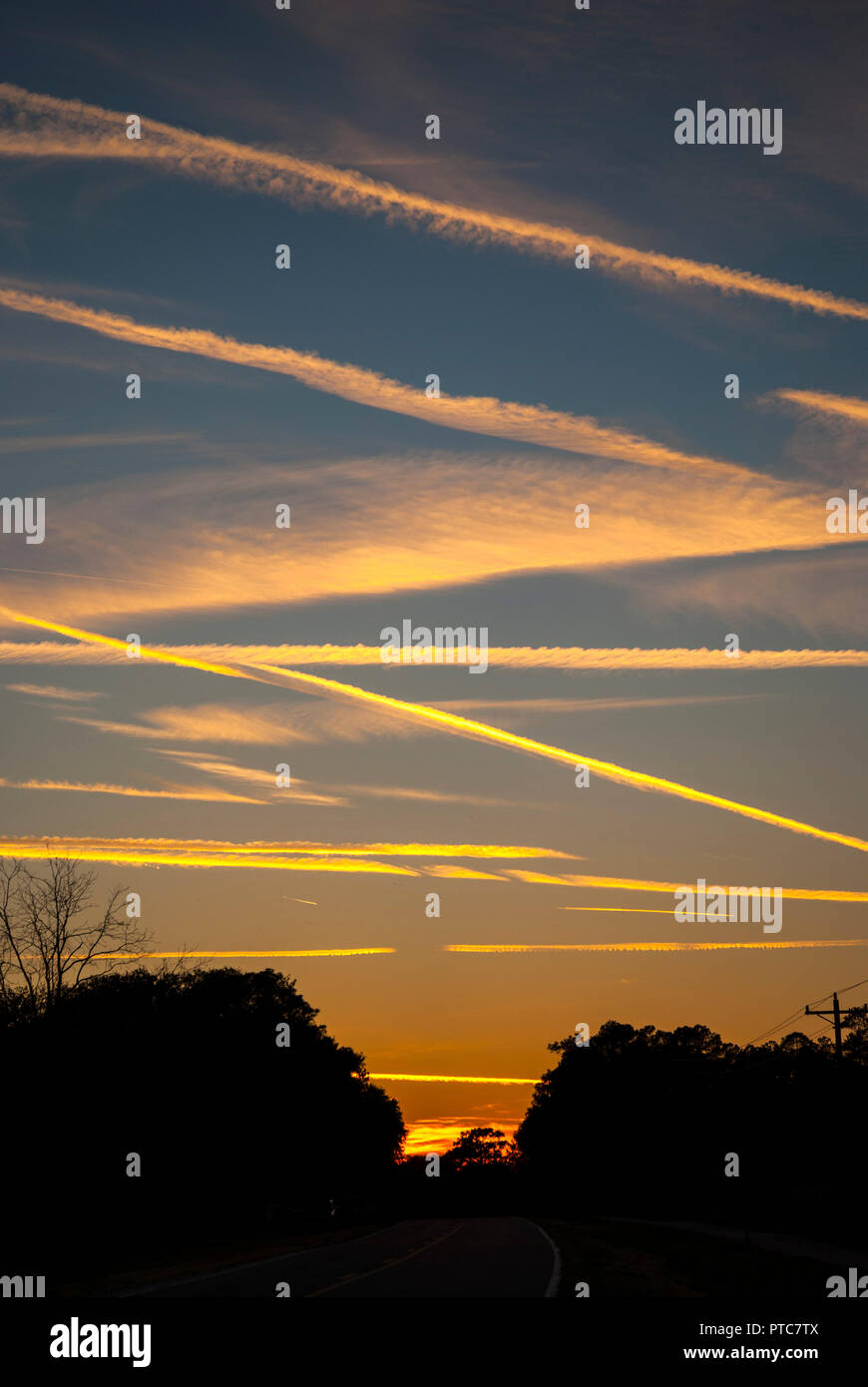 Multiple jet contrails in hi-res stock photography and images - Alamy