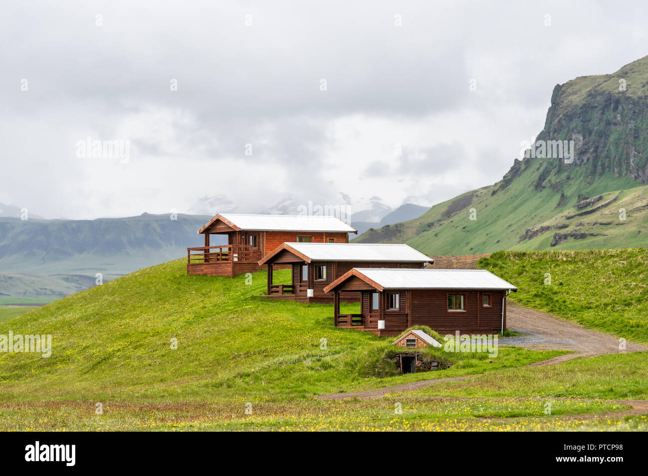 Three Rustic Wooden Cabins In Vik Iceland With Cloudy Overcast Grey Stormy Sky And Cliff During Summer Camping Hotel Accommodation Stock Photo Alamy