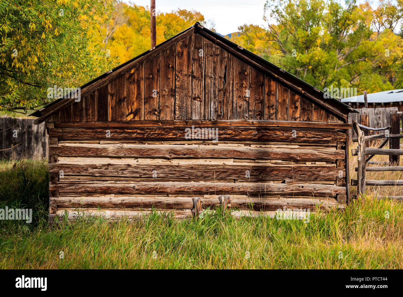 Autumn view; weathered ranch barn; along the Arkansas River; Central Colorado; USA Stock Photo
