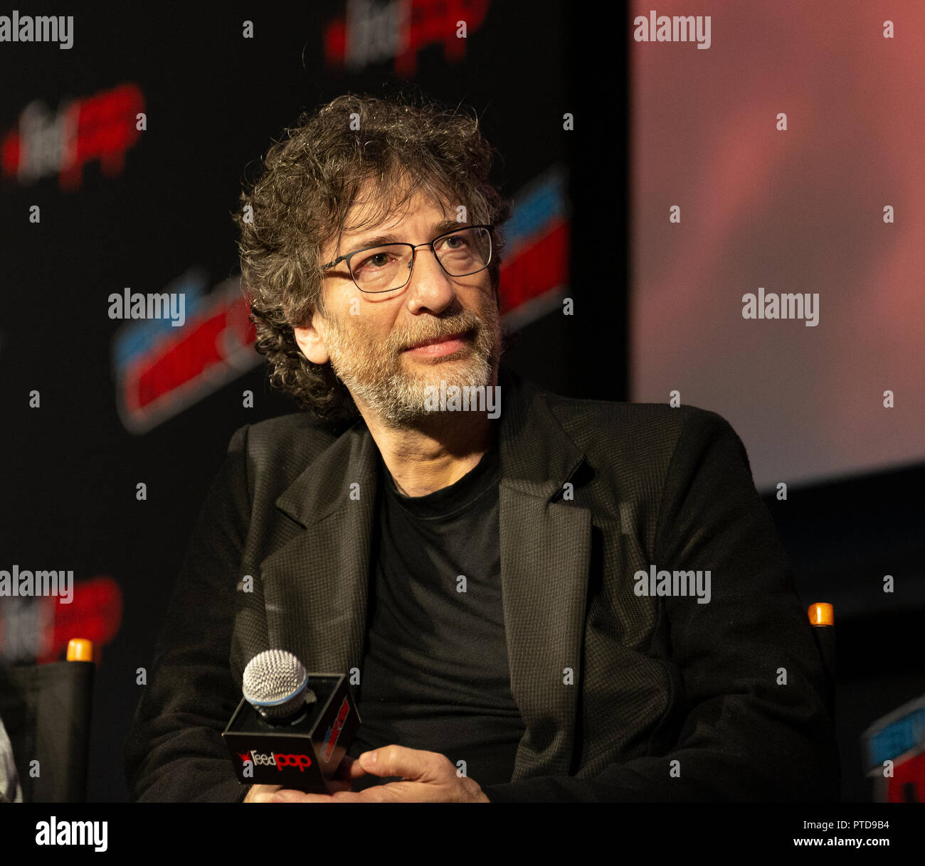 Good omens by neil gaiman hi-res stock photography and images - Alamy