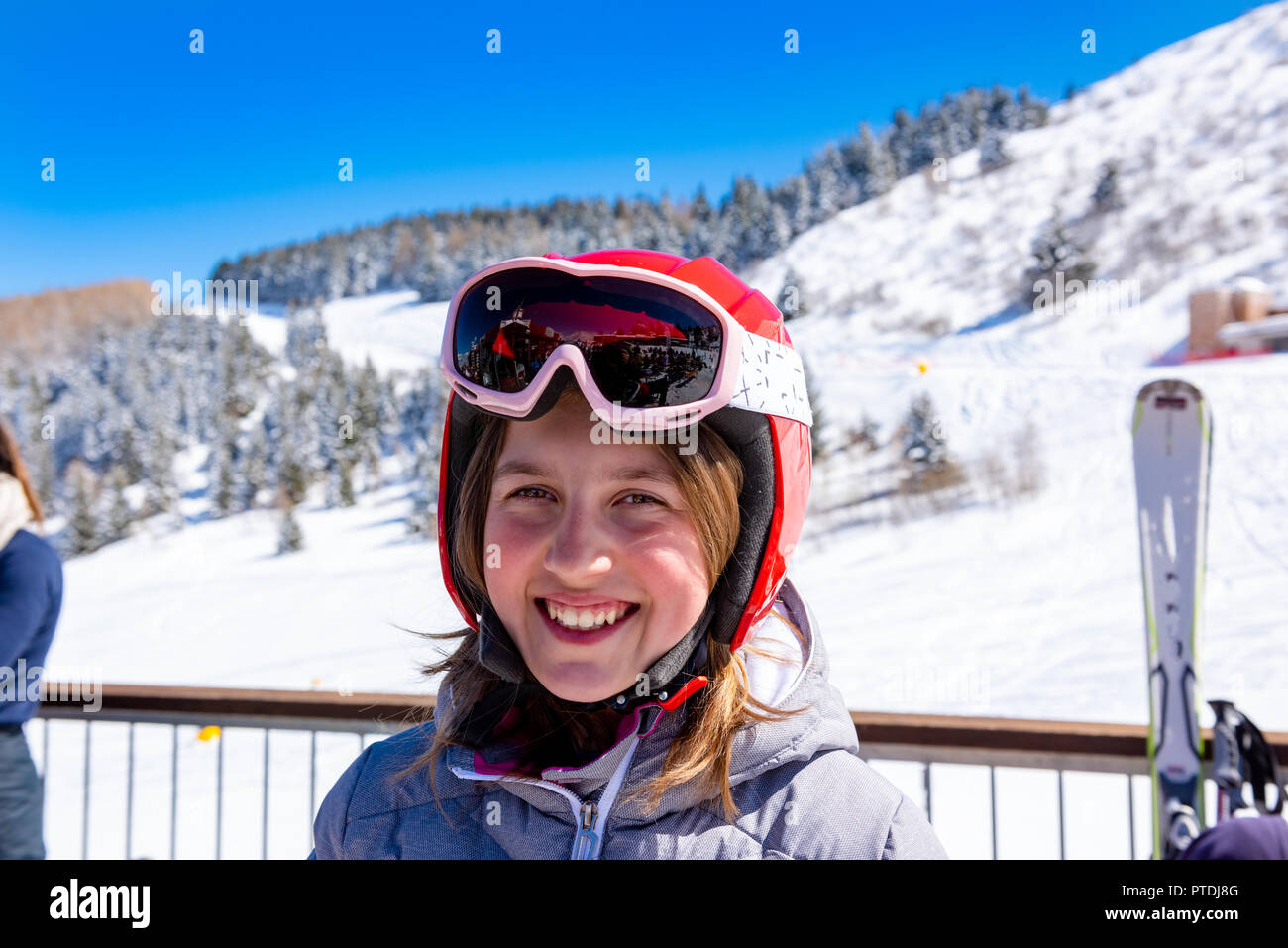 Happy little girl on the ski slope Stock Photo Alamy
