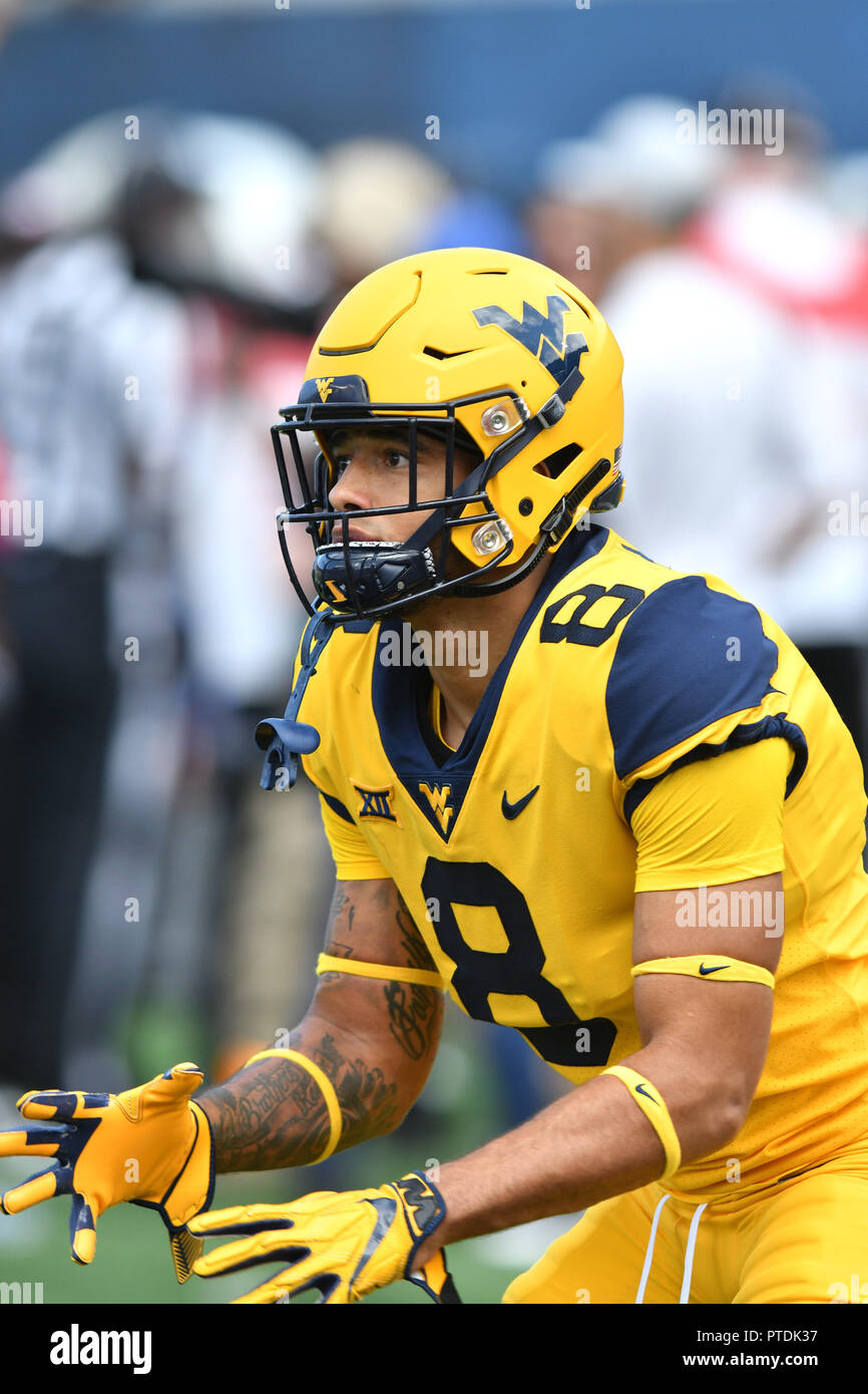 Morgantown, West Virginia, USA. 6th Oct, 2018. West Virginia Mountaineers wide receiver MARCUS SIMMS (8) warms up prior to the Big 12 football game played at Mountaineer Field in Morgantown, WV. WVU beat Kansas 38-22. Credit: Ken Inness/ZUMA Wire/Alamy Live News Stock Photo