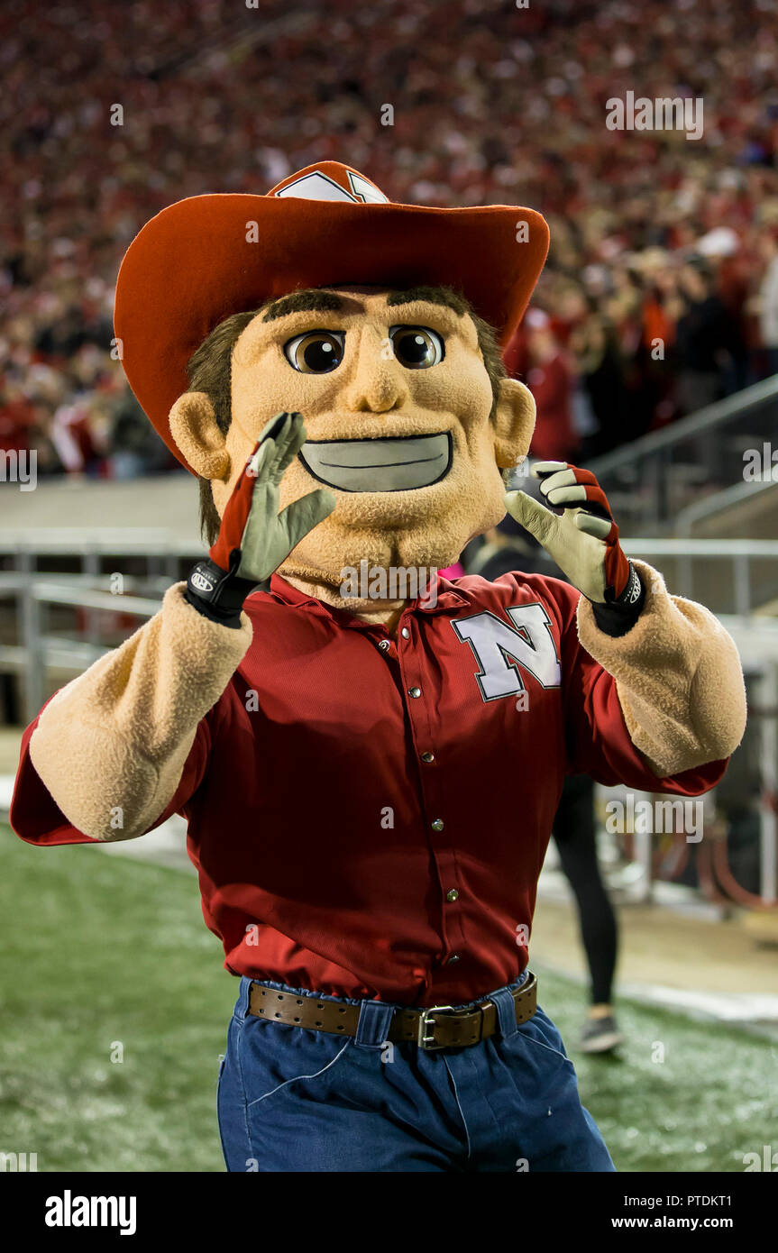 Madison, WI, USA. 6th Oct, 2018. Nebraska mascot claps toward the camera after a touchdown during the NCAA Football game between the Nebraska Cornhuskers and the Wisconsin Badgers at Camp Randall Stadium in Madison, WI. Wisconsin defeated Nebraska 41-24. John Fisher/CSM/Alamy Live News Stock Photo