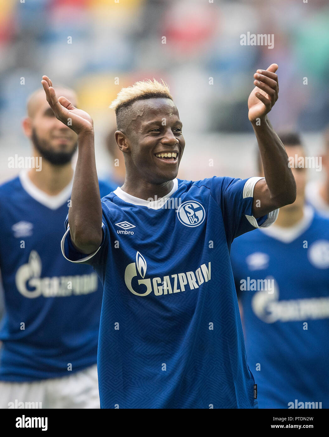 Duesseldorf, Deutschland. 06th Oct, 2018. Hamza MENDYL (GE) claps, clapping, gesture Soccer Germany 1.Bundesliga, 7.matchday, Fortuna Dusseldorf (D) - FC Schalke 04 (GE) 0: 2, on 06.10.2018 in Duesseldorf/Germany. ## DFL regulations prohibit any use of photographs as image sequences and/or quasi-video ## | usage worldwide Credit: dpa/Alamy Live News Stock Photo