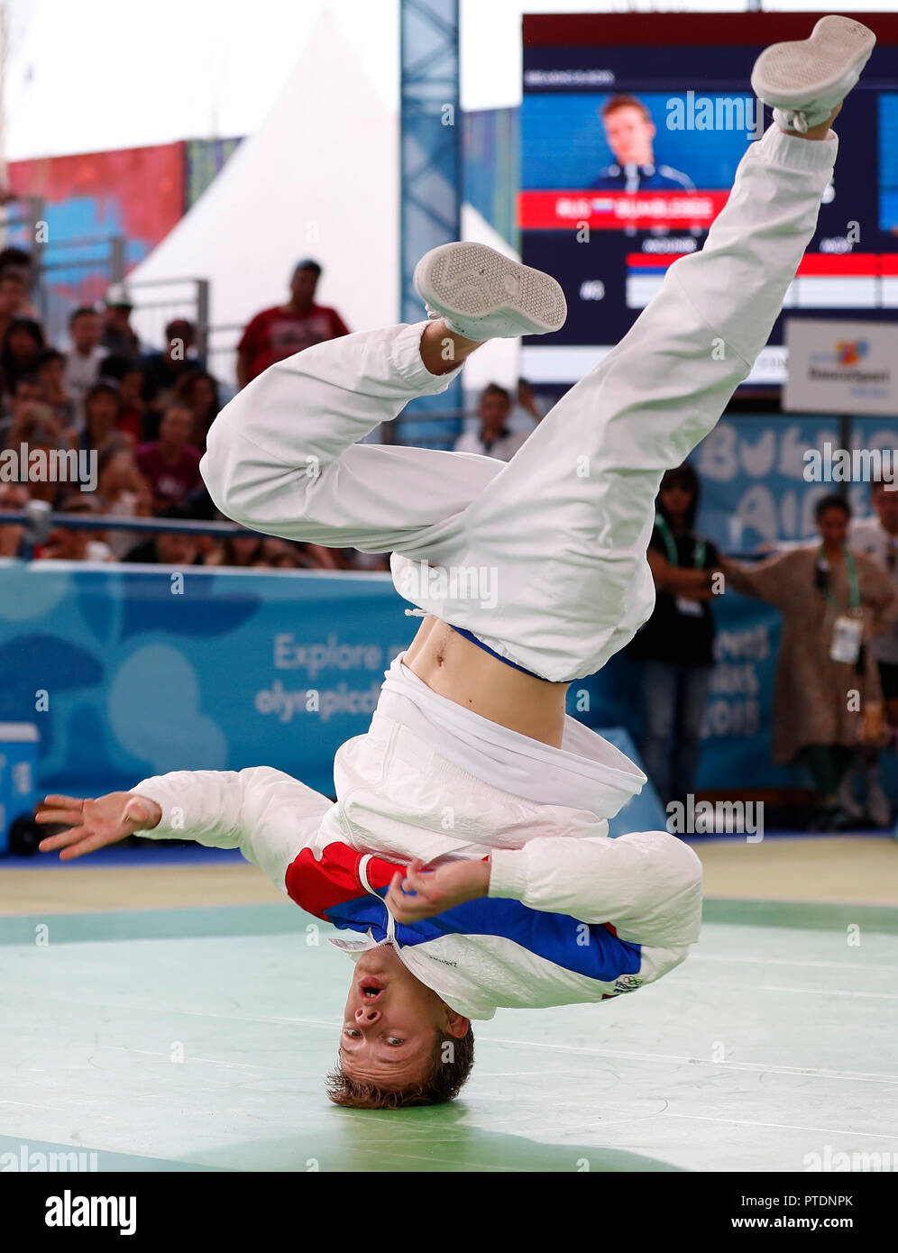 (181009) -- BUENOS AIRES, Oct. 9, 2018 (Xinhua) -- Russia's Bumblebee battles with France's Martin (not in picture) during the Breaking B-Boys Gold Medal Battle at the 2018 Summer Youth Olympic Games in Buenos Aires, Argentina on Oct. 8, 2018. Bumblebee claimed the title. (Xinhua/Wang Lili) Stock Photo
