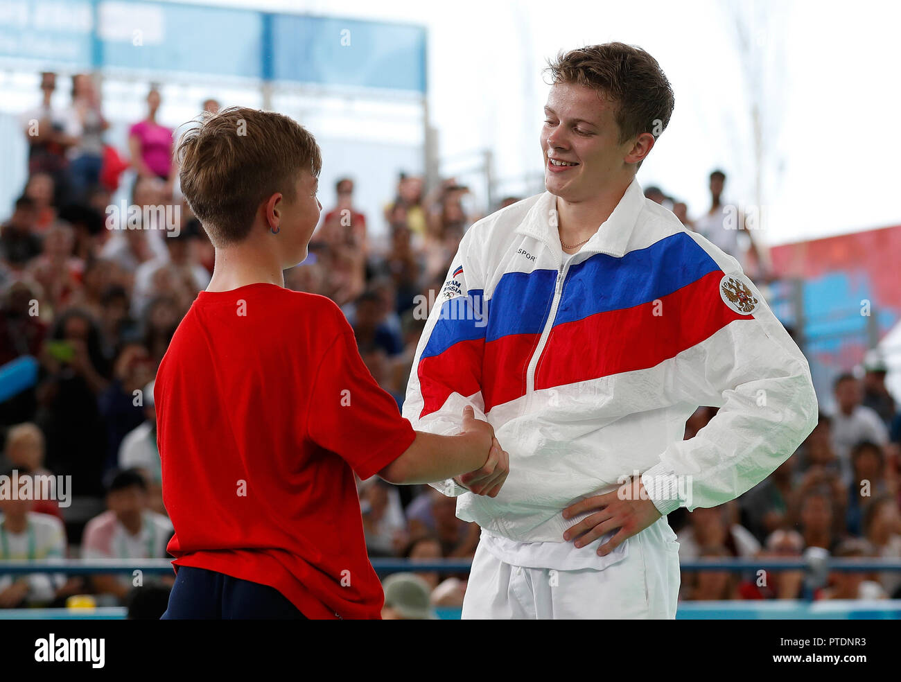 (181009) -- BUENOS AIRES, Oct. 9, 2018 (Xinhua) -- Russia's Bumblebee (R) greets France's Martin after the Breaking B-Boys Gold Medal Battle at the 2018 Summer Youth Olympic Games in Buenos Aires, Argentina on Oct. 8, 2018. Bumblebee claimed the title. (Xinhua/Wang Lili) Stock Photo