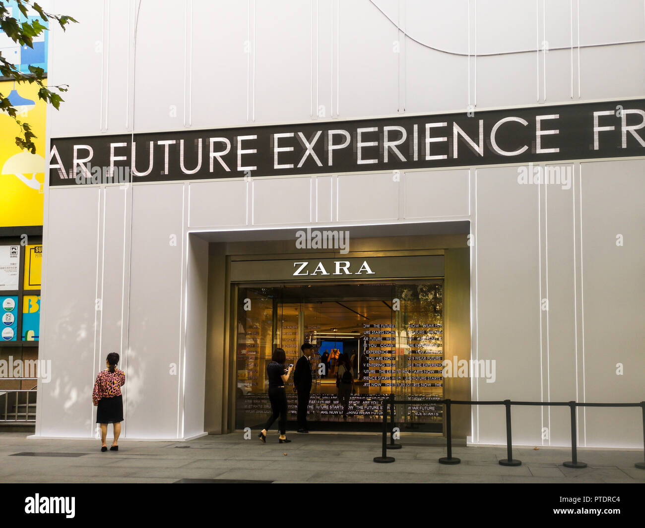 Shanghai, Shanghai, China. 9th Oct, 2018. Shanghai, CHINA-The first pop-up  store of Zara opens in Shanghai, China, October 8th, 2018. Credit: SIPA  Asia/ZUMA Wire/Alamy Live News Stock Photo - Alamy