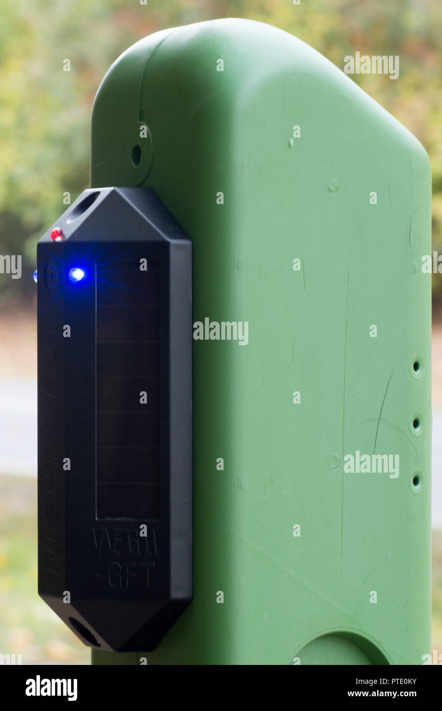 09 October 2018, Saxony-Anhalt, Tornau: A game warner mounted on a green support post emits an acoustic and visual signal. The signals have a disturbing effect on game and should prevent the animals from crossing the road. According to the State Ministry of Transport, this is the first project in Germany to combine such acoustic wildlife warners with optical reflectors.     (about dpa 'Beeping against the crash - pilot project on wildlife accidents started' 09.10.2018) Photo: Klaus-Dietmar Gabbert/dpa-Zentralbild/ZB Stock Photo