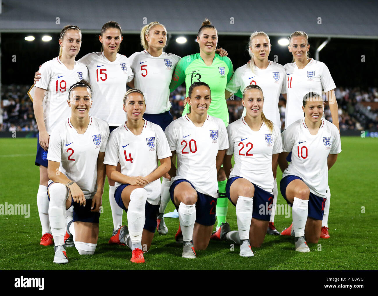 Craven Cottage, London, UK. 9th Oct, 2018. Womens International Football  Friendly, England versus Australia; England players pose for a team photo  Credit: Action Plus Sports/Alamy Live News Stock Photo - Alamy