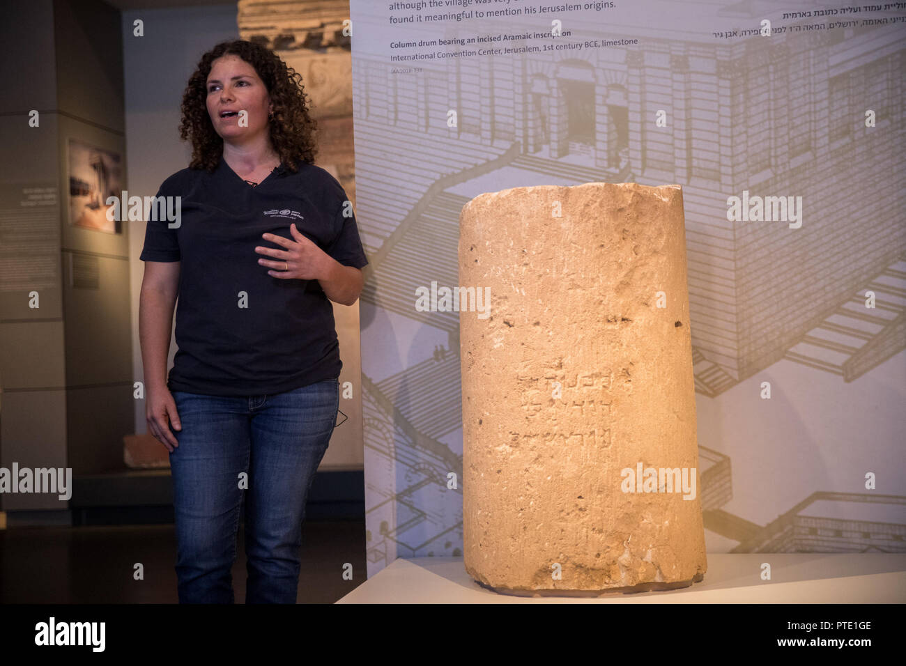 Jerusalem. 9th Oct, 2018. Danit Levy of the Israel Antiquities