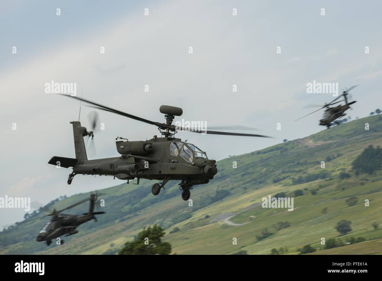 U s army apache helicopters hi-res stock photography and images - Alamy