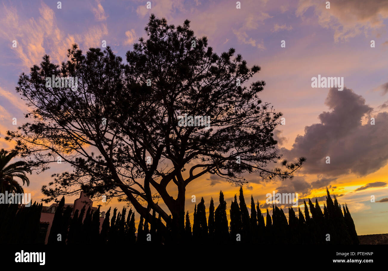 Nightfall sky hi-res stock photography and images - Alamy