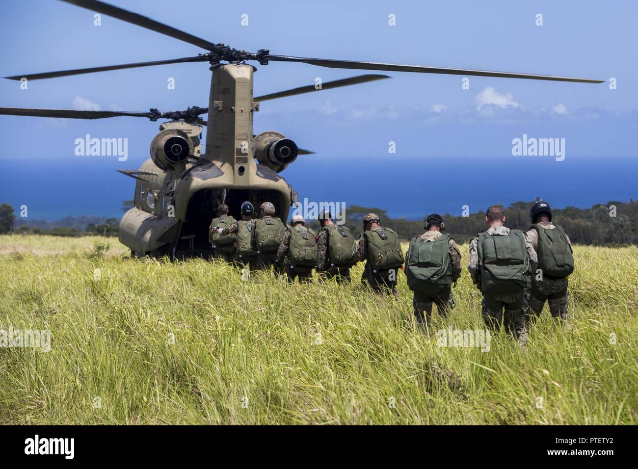 SCHOFIELD BARRACKS Marines with 4th Force Reconnaissance Company and