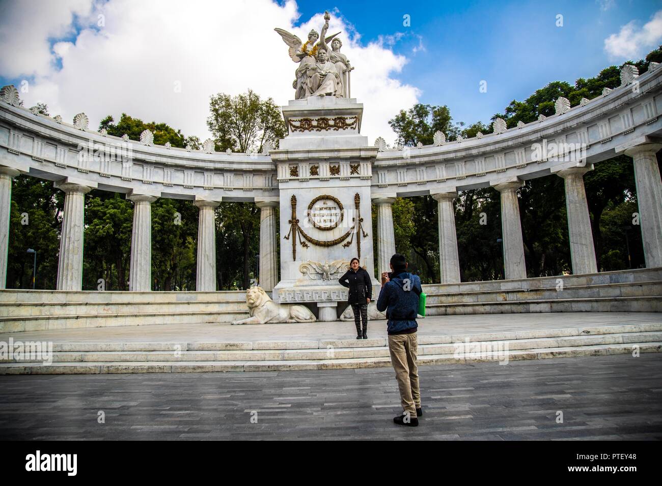 Hemicycle to Juárez, located in the Alameda Central of the Historic Center of Mexico City. Honors former Mexican president Benito Juárez cenotaph. Marble architecture White color. (Photo: Luis Gutierrez / NortePhoto.com)   Hemiciclo a Juárez, ubicado en la Alameda Central del Centro Histórico de la Ciudad de México. Honra al expresidente mexicano Benito Juárez cenotafio. Arquitectura de marmol. color blanco.  (Foto: Luis Gutierrez / NortePhoto.com) Stock Photo