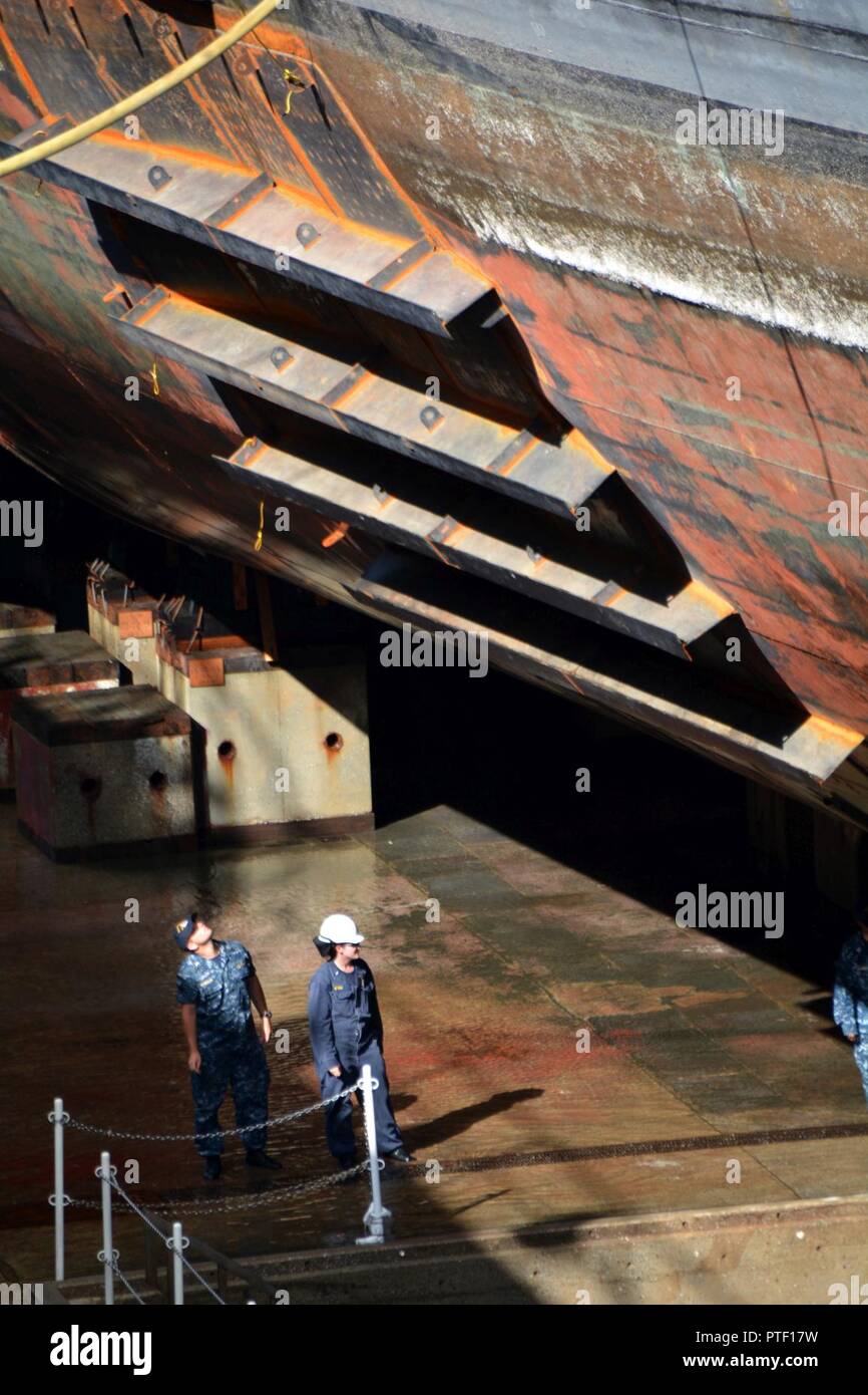 Ddg 69 dry dock hi-res stock photography and images - Alamy