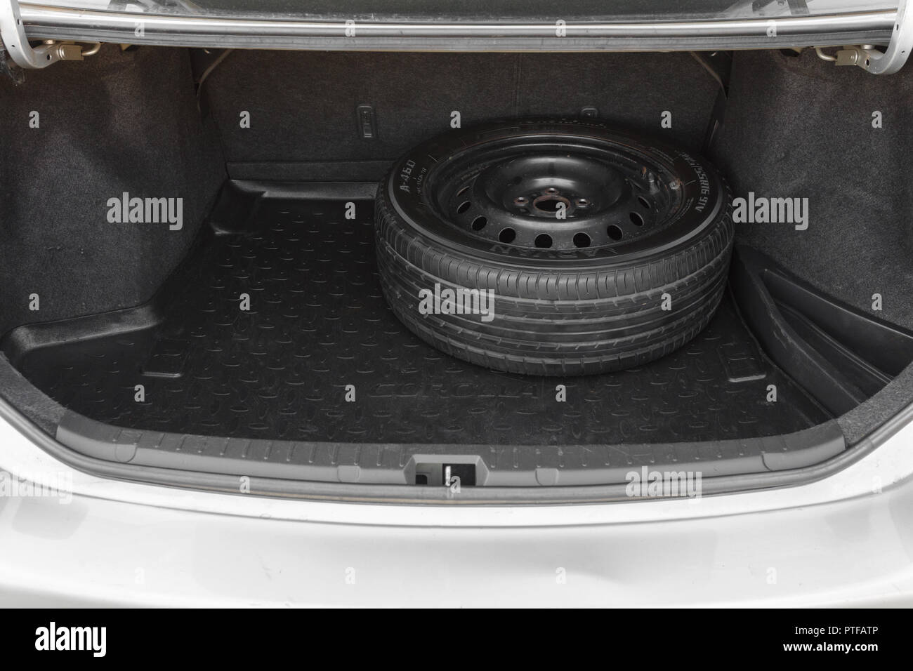TOYOTA COROLLA GREY COLOR, SPARE WHEEL 