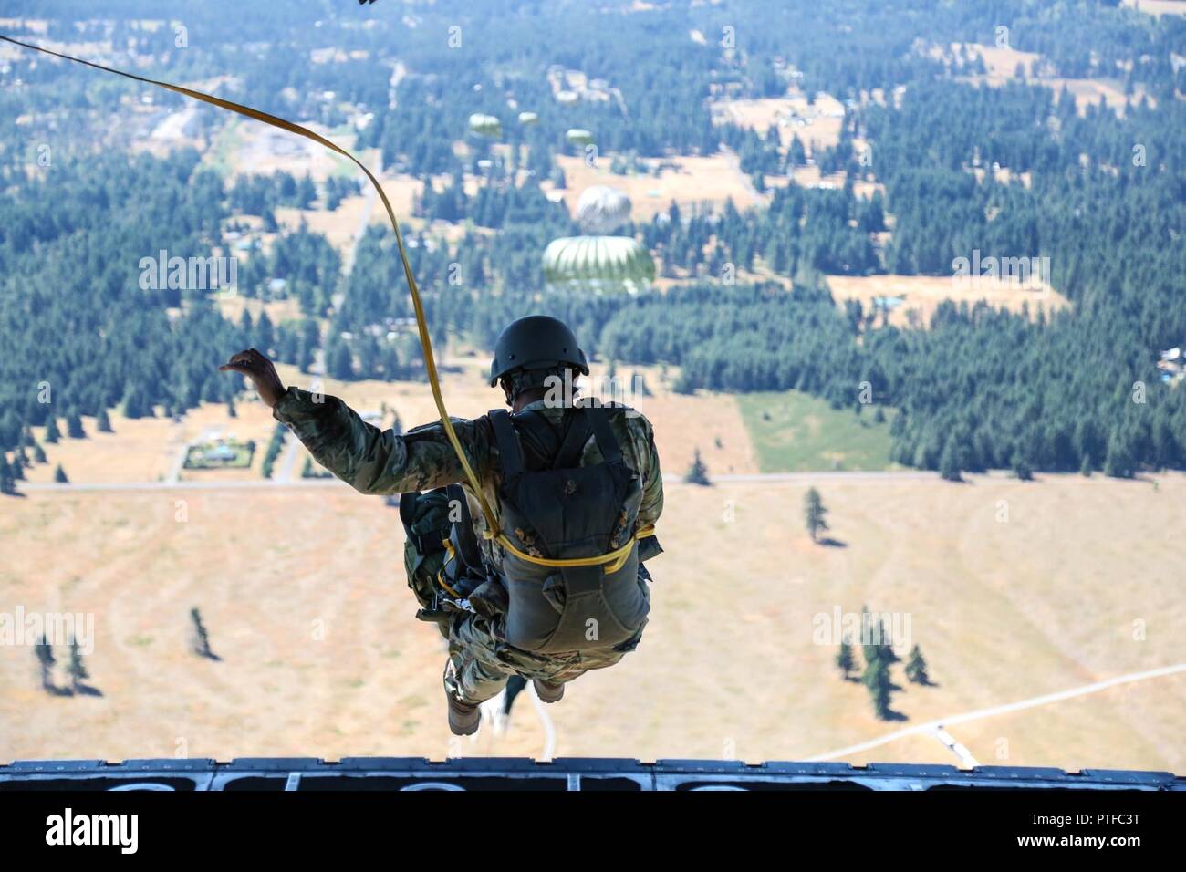 Soldiers assigned to Group Support Battalion (GSB), 1st Special Forces ...